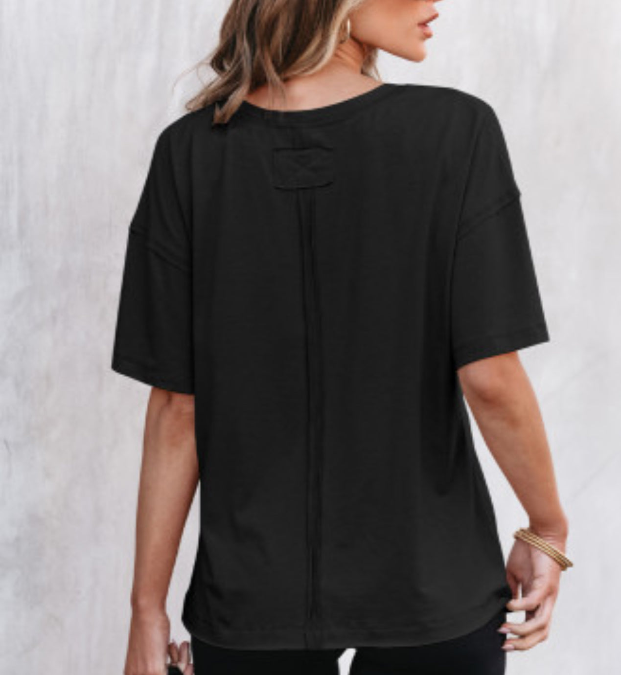 JUST BASIC BLACK TEE