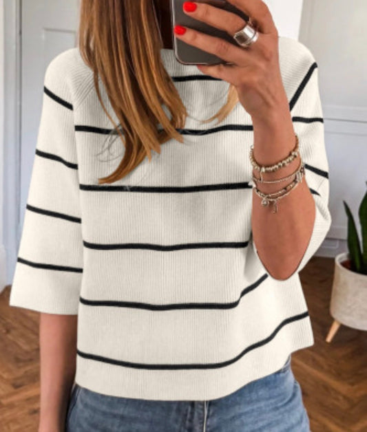BLACK AND WHITE SWEATER TOP